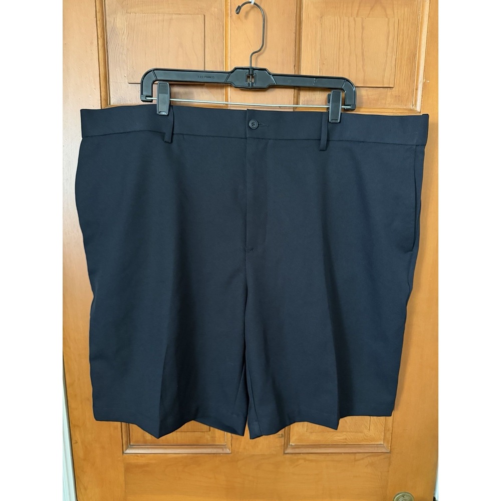 Men's PGA Tour 9" Black Golf Shorts Expandable Waistband Size 44 NWT